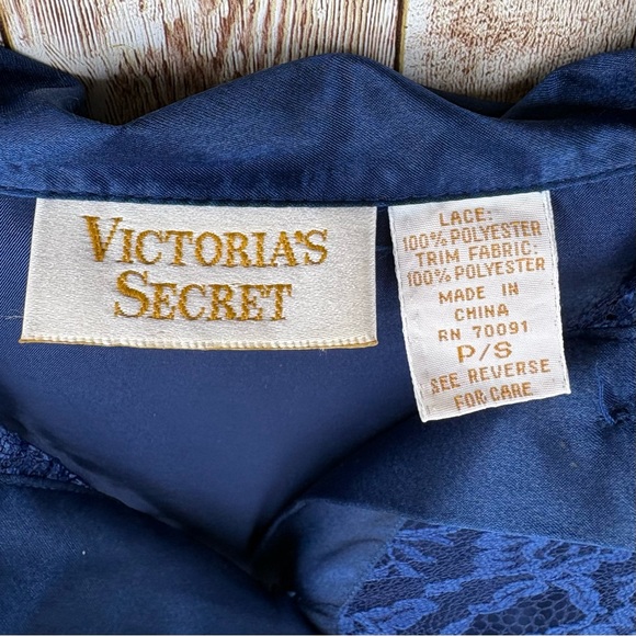 Victoria’s Secret Sheer Lace Long Sleeve Sleep Shirt - Picture 3 of 8